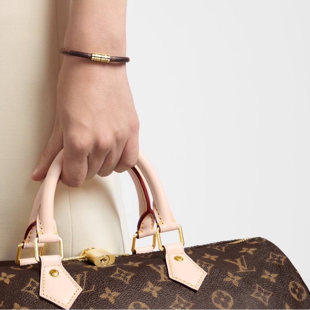 LOUIS VUITTON Damier Keep It Bracelet - Picture 4 of 12